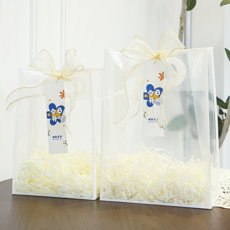 new pp transparent gift bag with hand gift plastic gift bag valentine's day birthday gift high sense handbag Application Scenario