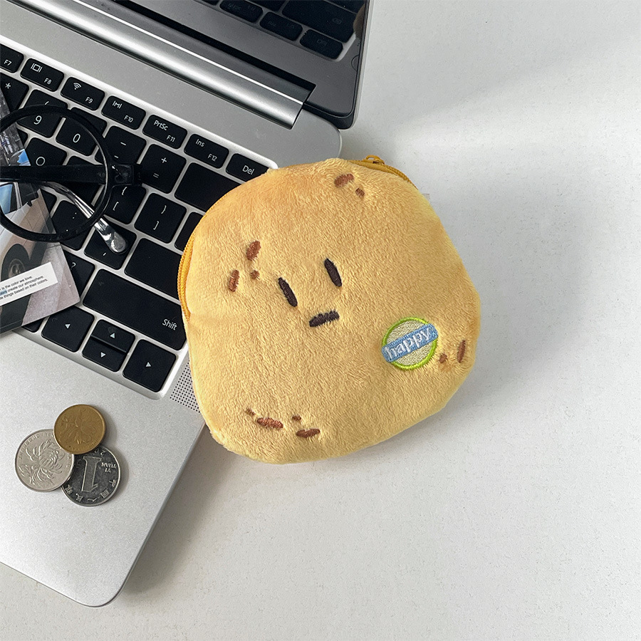 cute yellow skin potato plush coin purse simulation potato keychain earphone bag coin portable storage bag wholesale Application Scenario