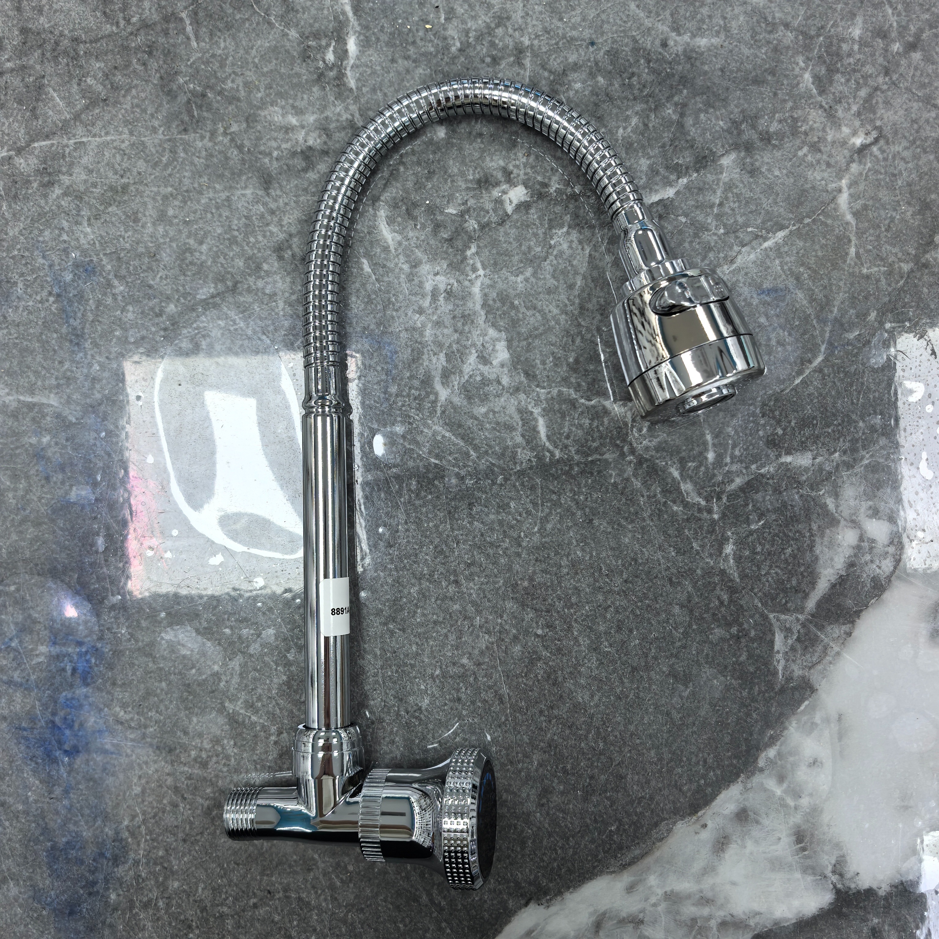 RR-SLT891 zinc alloy wall-mounted faucet, electroplated handwheel, copper valve core full figure
