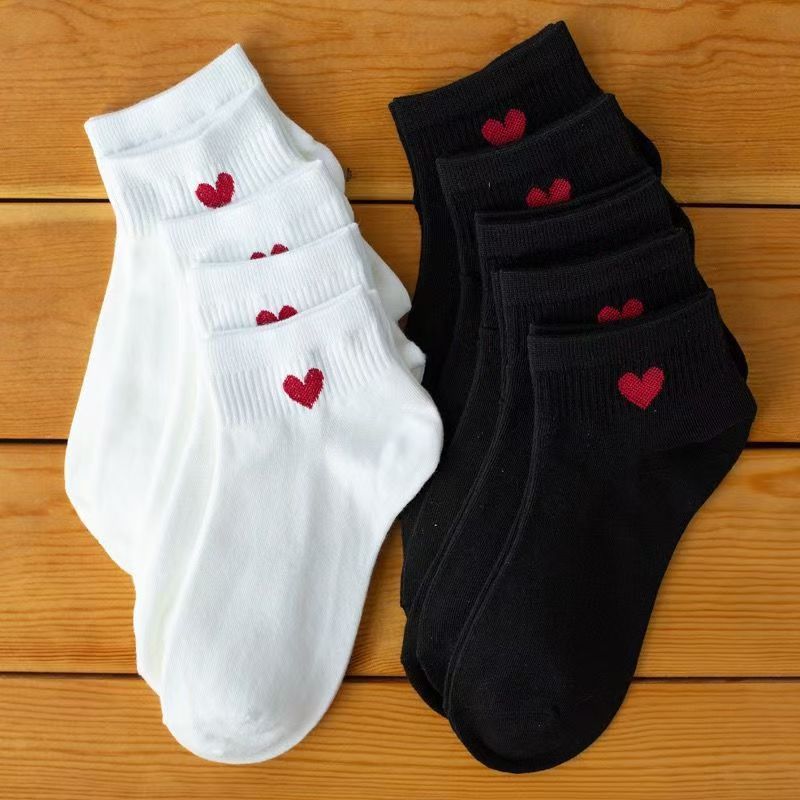 zhuji socks wholesale spring and summer thin red heart all-match black and white girls short socks sweat-absorbent breathable boat socks women's socks Specification drawing