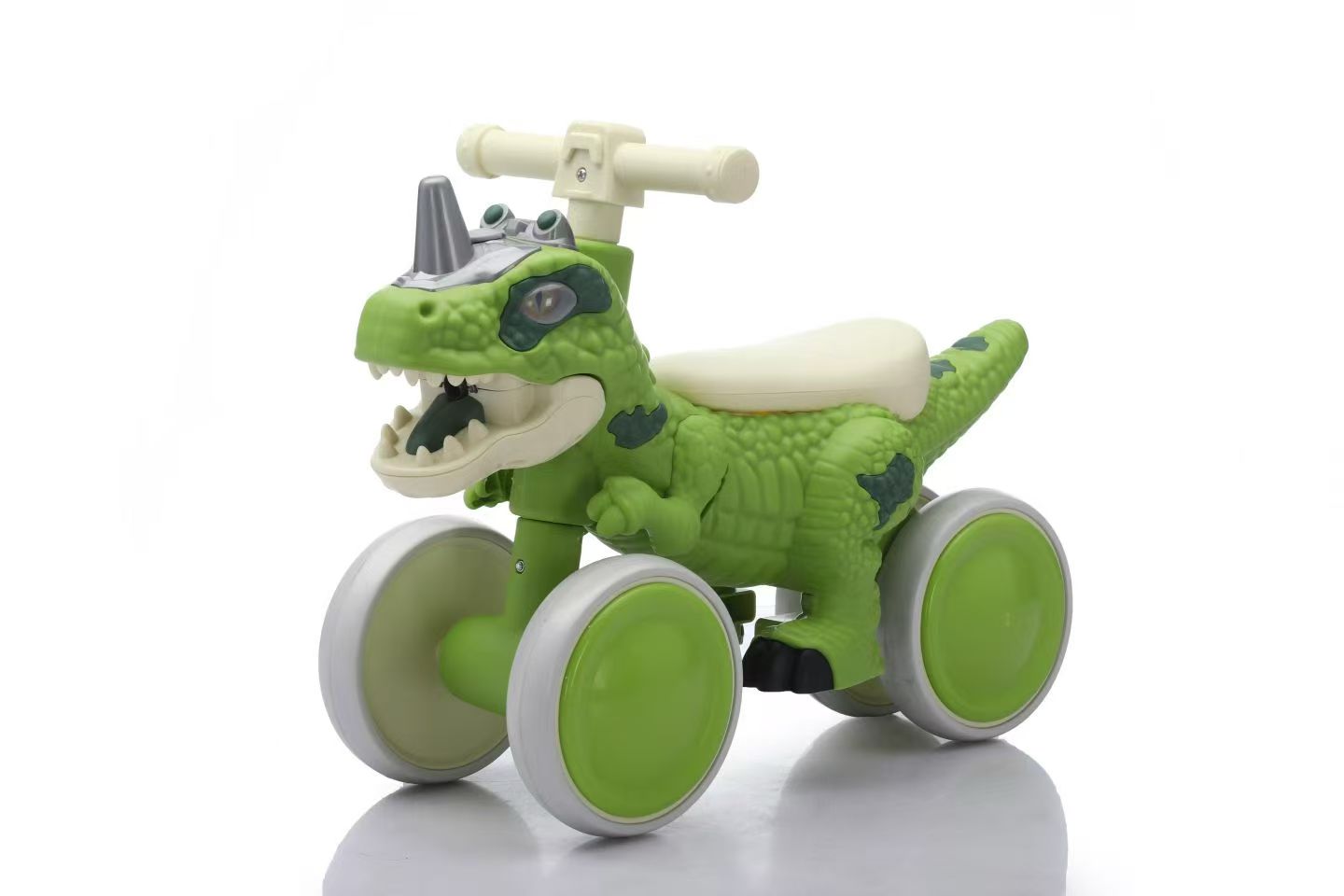 恐龙滑行车，配备音乐灯光，喷气，款式新颖