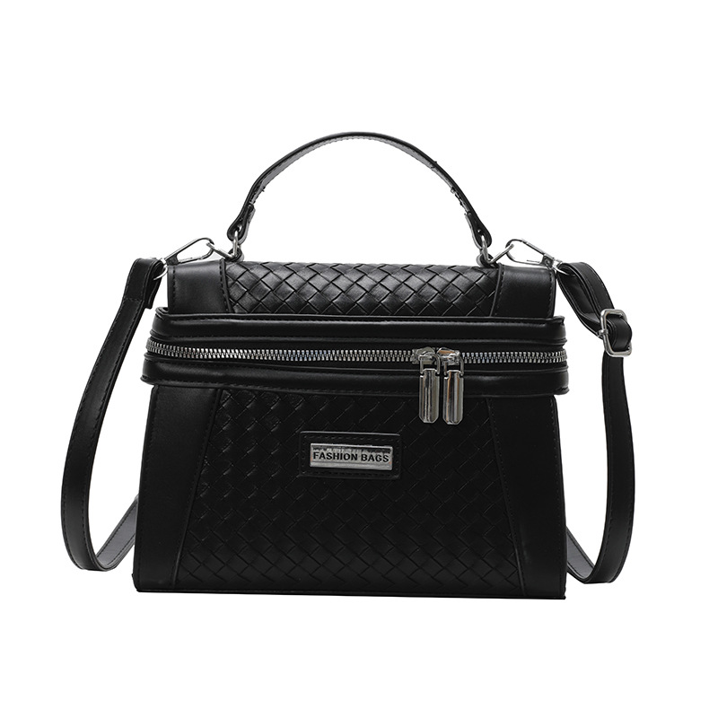 cross-border texture woven bag 2025 summer new handbag special-interest design shoulder bag retro women's cross-body bag Application Scenario