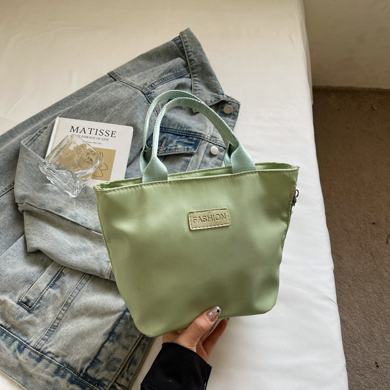 women's bag one shoulder mom bag 2025 summer new lightweight nylon casual bag street fashion crossbody handbag details Picture
