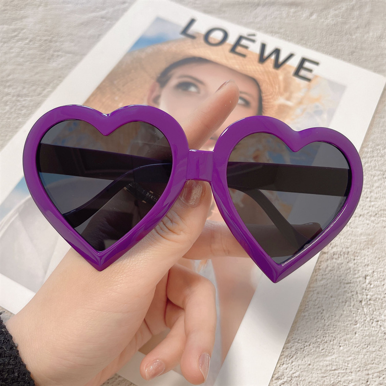 heart-shaped sunglasses funny birthday party glasses uv protection fashion personality and creativity wedding photo sunglasses for women Application Scenario