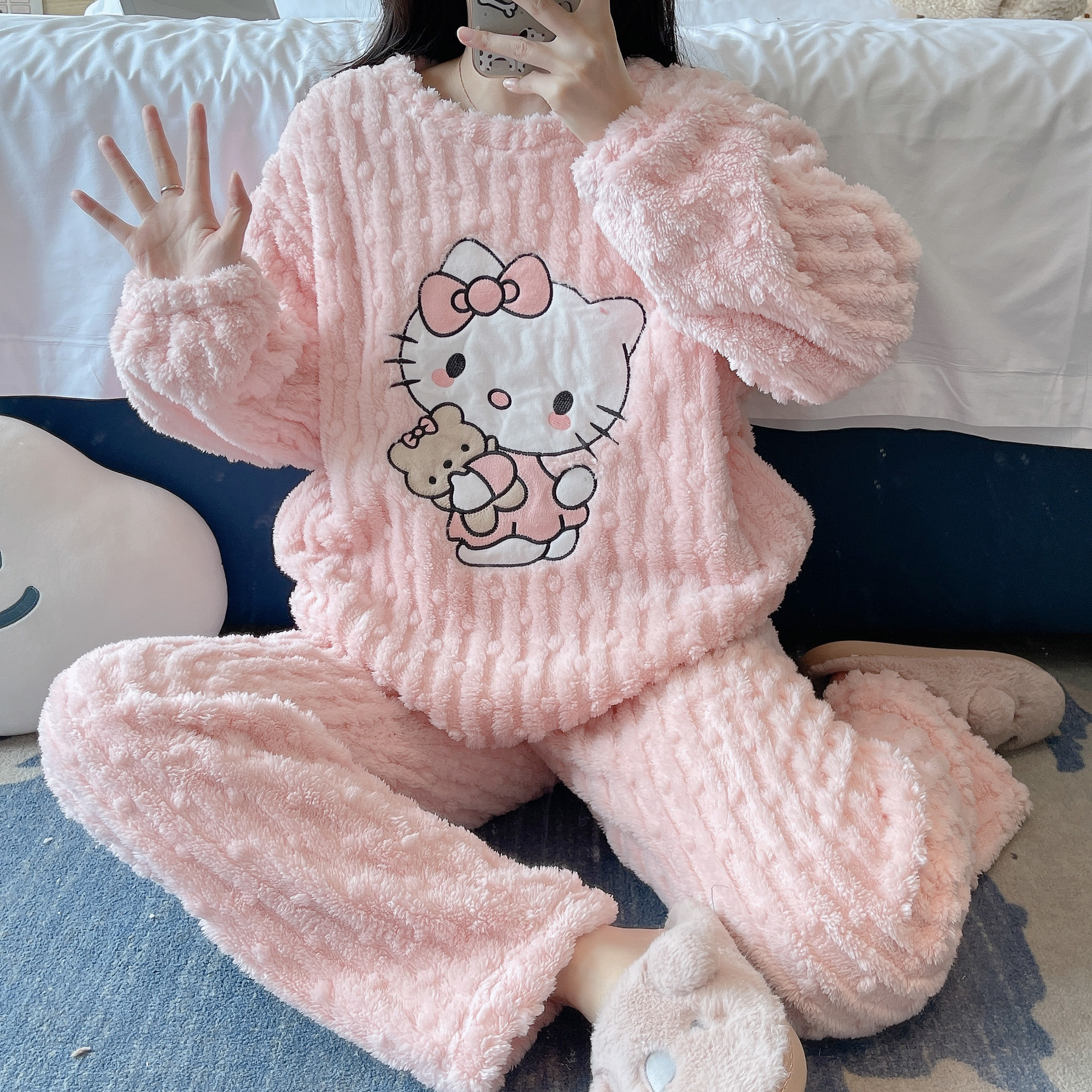 cartoon  coral velvet pajamas women's 2025 winter new fleece-lined thickened loungewear winter warm long sleeves suit full figure