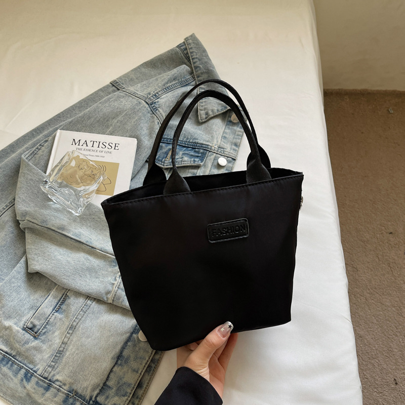women's bag one shoulder mom bag 2025 summer new lightweight nylon casual bag street fashion crossbody handbag full figure