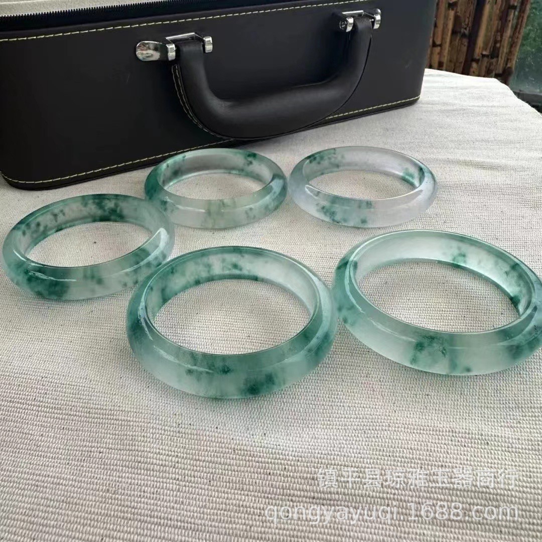 ice-like floating flowers bracelet jade emerald bracelet high ice clear water floating green flower quartzite yuping ice jade bracelet Specification drawing