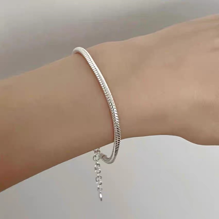 xiaohongshu new sterling silver pearl bracelet women's light luxury high-grade versatile special-interest design bracelet jewelry bracelet Application Scenario