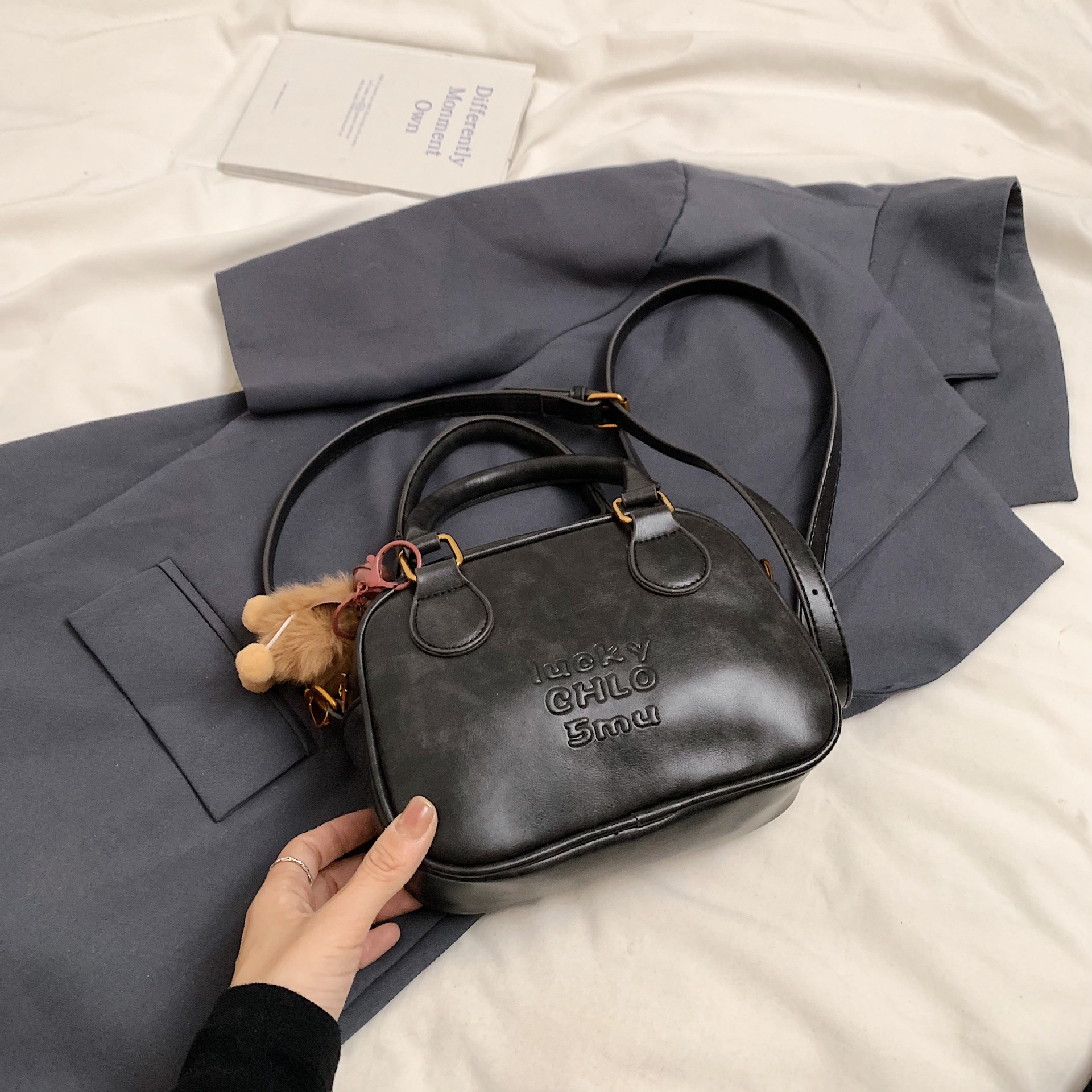 niche retro bowling bag for women 2025 new fashion shoulder messenger bag advanced texture coffee color handbag full figure