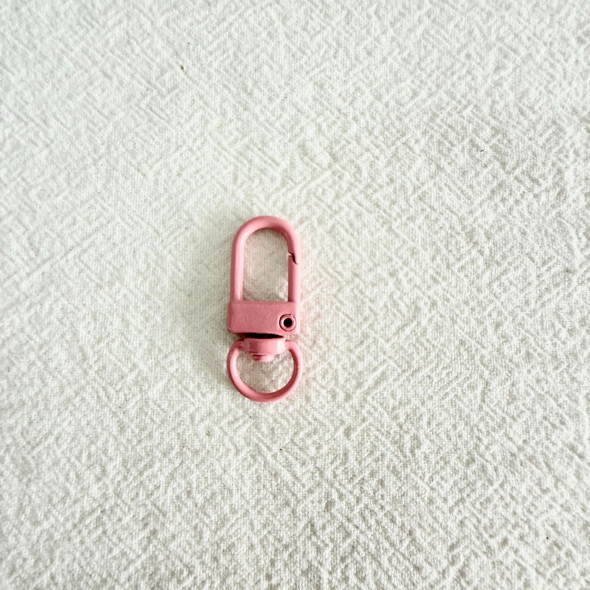 spot color metal 3 points small door latch creative simple diy ornament accessory bag keychain hanging buckle Item Picture