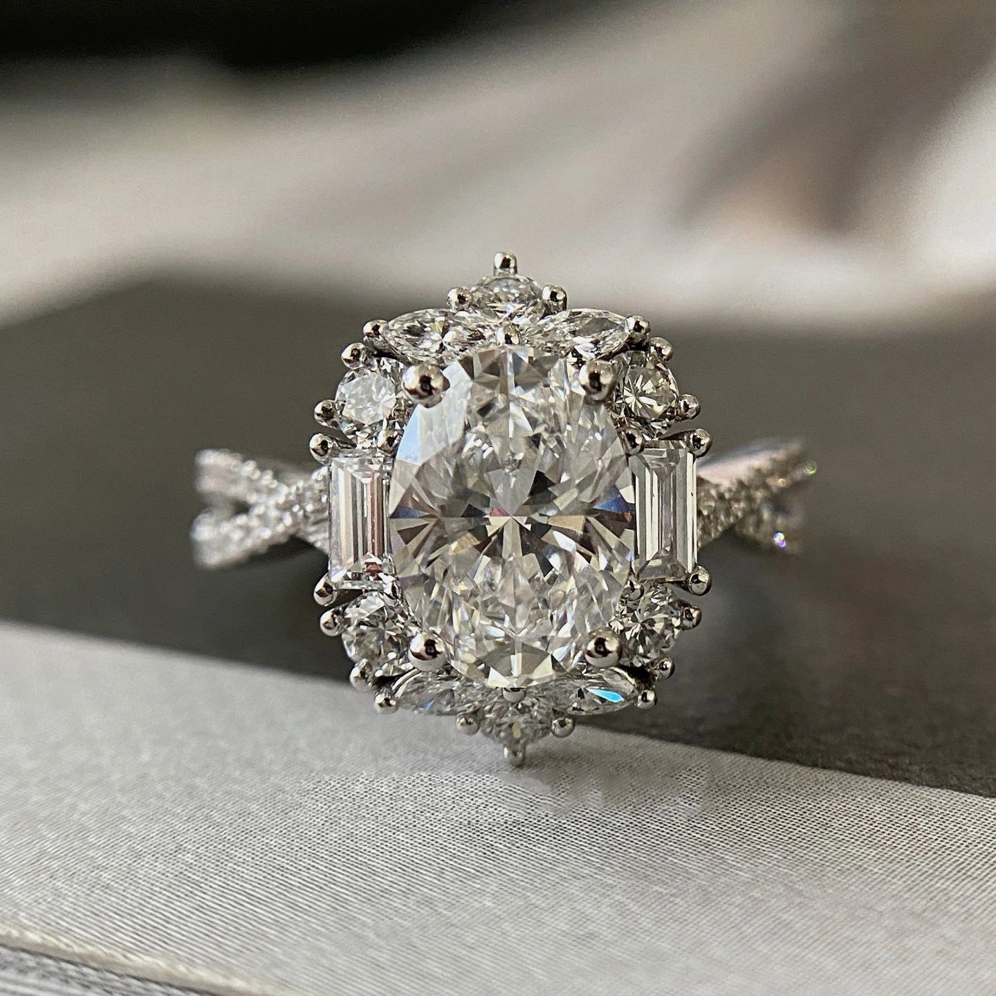 luxury design imitation moissanite oval big diamond carat diamond ring white gold color group zircon ring female wholesale Specification drawing