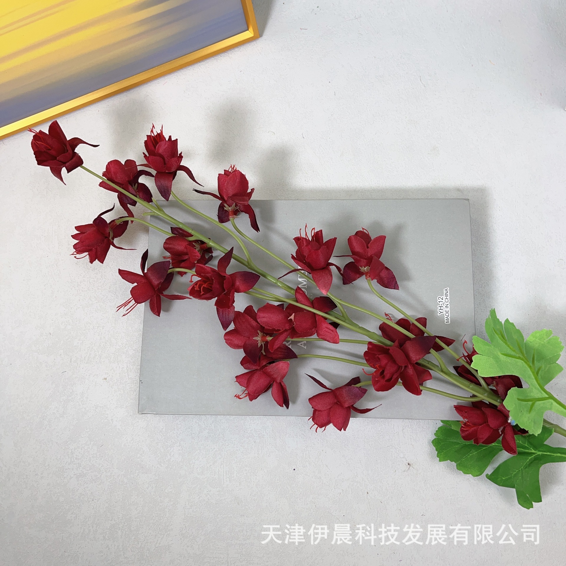 red artificial flower wedding auditorium hotel scene layout road lead flower row ceiling flower arrangement decoration flower artificial flower Specification drawing