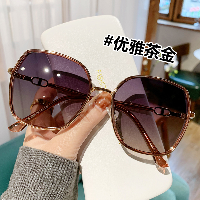 women's sunglasses 2025 new style face-looking small large frame suitable for square and round face uv-proof women's sunglasses Application Scenario
