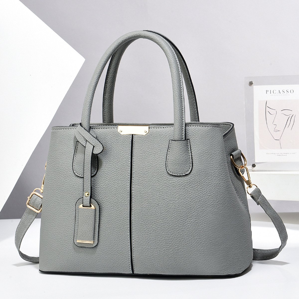 big bag 2025 new fashion handbag middle-aged mother bag large capacity shoulder bag messenger bag women's foreign trade bags Application Scenario
