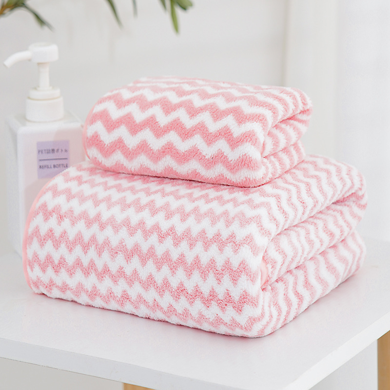 adult thickening large bath towel 90*175 coral fleece towel factory wholesale quick-drying absorbent soft beauty salon bath towels Application Scenario