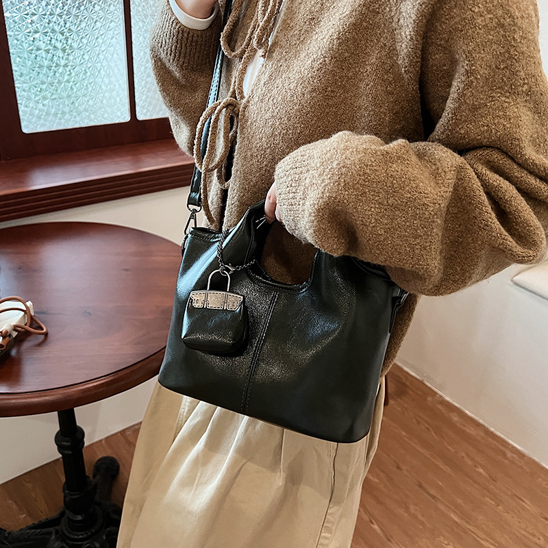 high-end retro textured light luxury women's bag new 2025 fashion retro underarm crossbody shoulder bag soft leather handbag Specification drawing