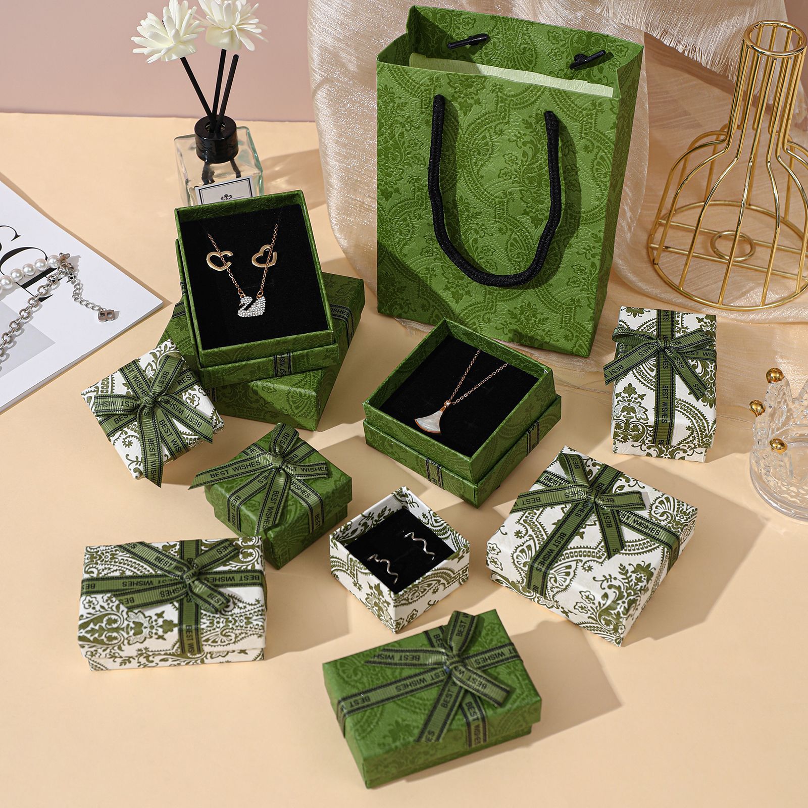 spot vintage green set necklace earrings packing box classical pattern rings ear studs small jewelry jewelry box Specification drawing
