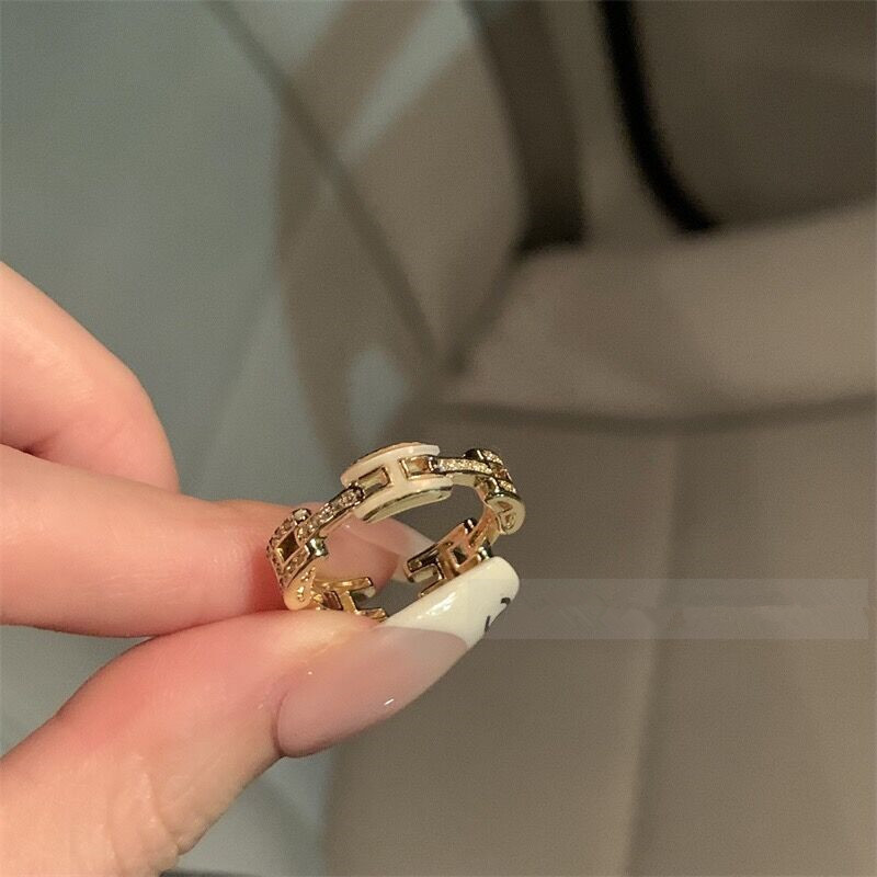 light luxury exquisite socialite zircon shell letters ring female ins special-interest design high sense fashion twin ring details Picture