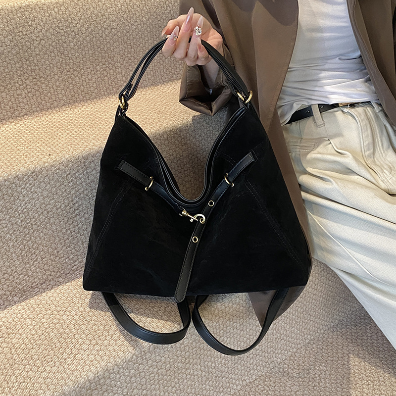 cross-border foreign trade simple large capacity belt decoration women's bag 2024 new casual shoulder backpack tote Specification drawing