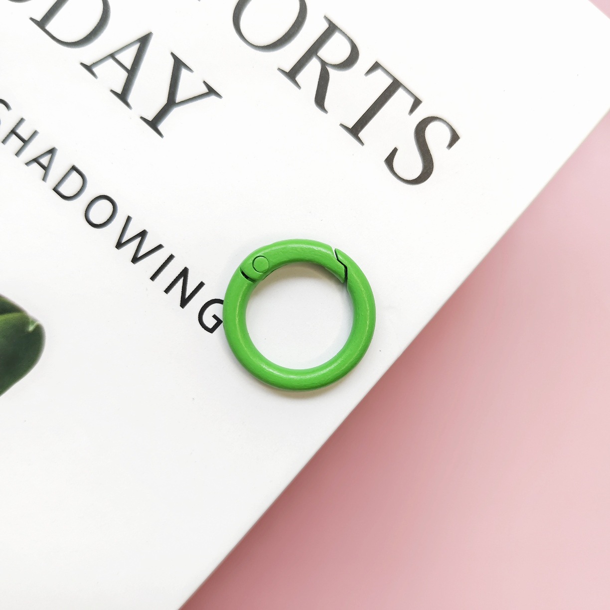 24mm color spring fastener candy color spring coil keychain accessories diy accessories paint split ring ring buckle Application Scenario