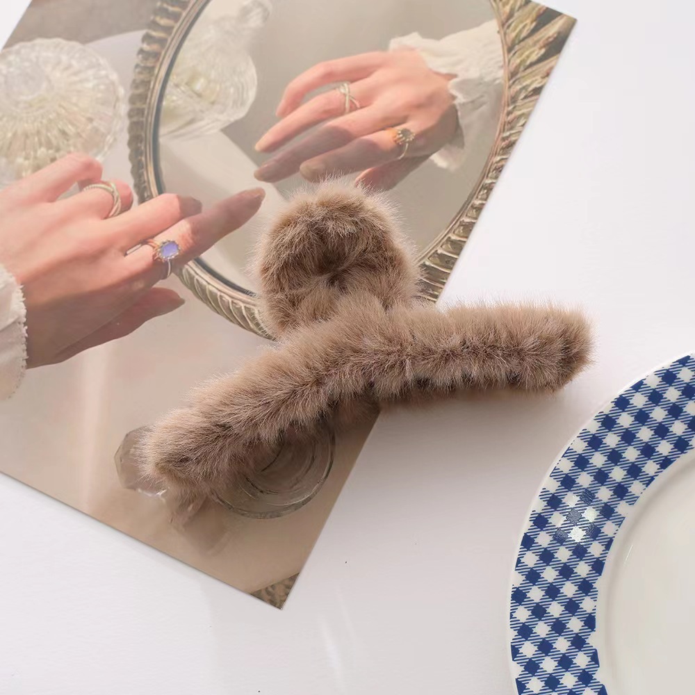 autumn and winter korean style plush barrettes female temperament korean ins hairpin back head shark clip furry grabber clip headdress female Application Scenario