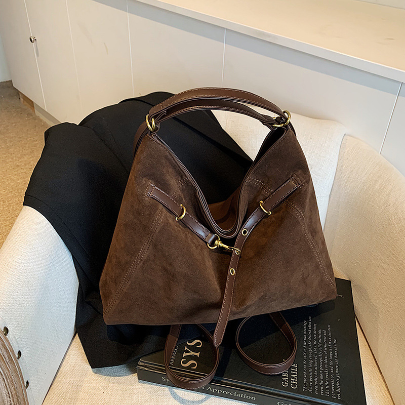 cross-border foreign trade simple large capacity belt decoration women's bag 2024 new casual shoulder backpack tote details Picture