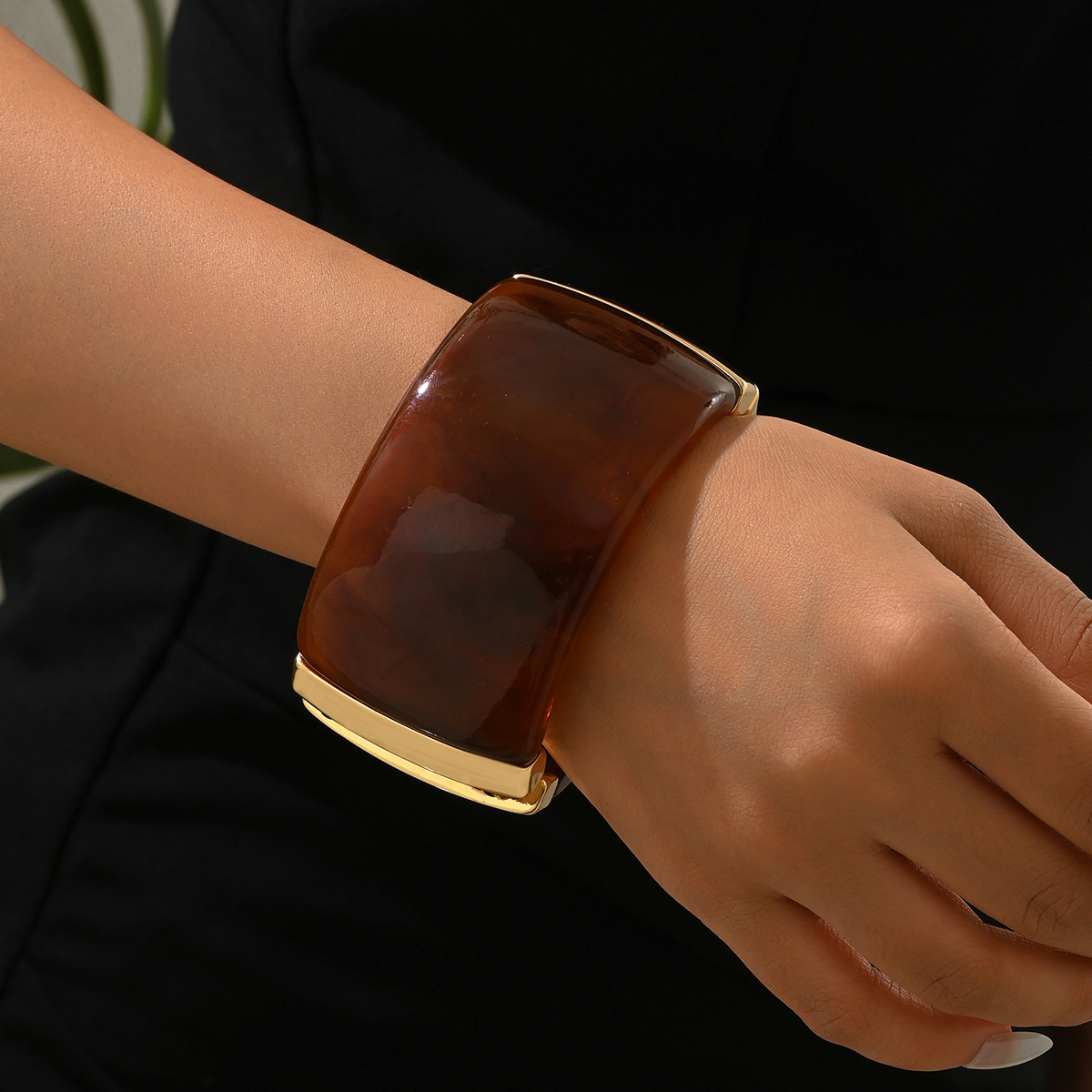 cross-border hot selling amber acrylic wide-faced bracelet japanese and korean simple jade retro minority design high class elegant full figure