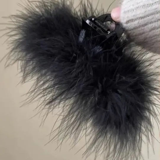 hot girl idle style feather grip high sense barrettes female ostrich hair hair claw back head plush shark clip hairpin Item Picture
