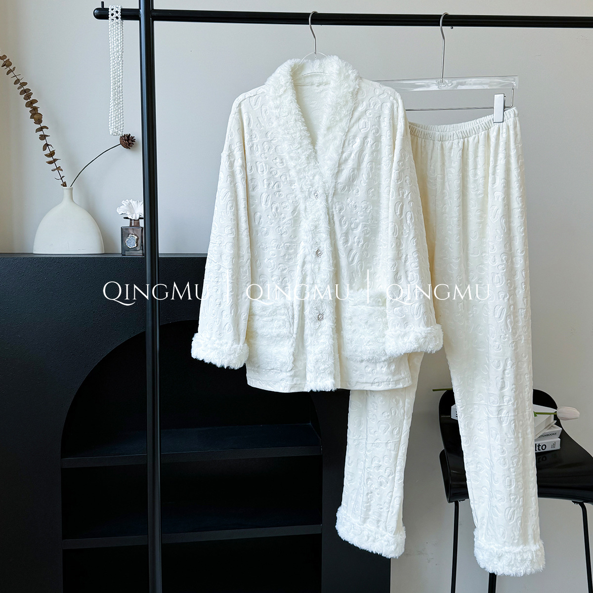 sweet island velvet pajamas women's autumn and winter warm and cute high-grade home wear set plush printed long-sleeved pajamas Item Picture