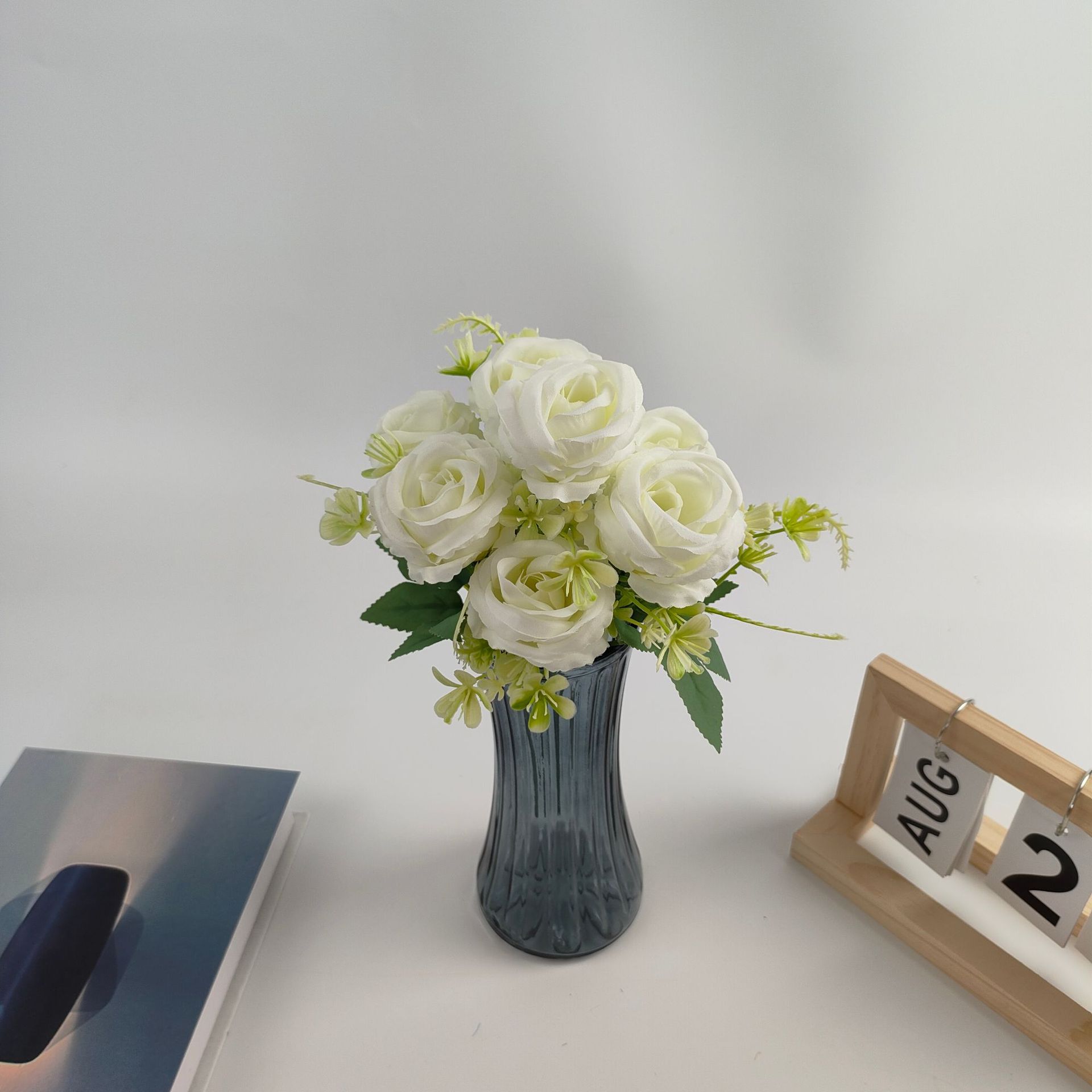 7-head small handle beam artificial rose nordic style romantic hand holding fake flower furnishings living room furnishings simulation 7-head rose Item Picture