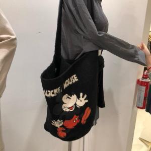 korean dongdaemun printed woolen shoulder crossbody tote lambswool handbag women's large capacity autumn and winter knitting Application Scenario
