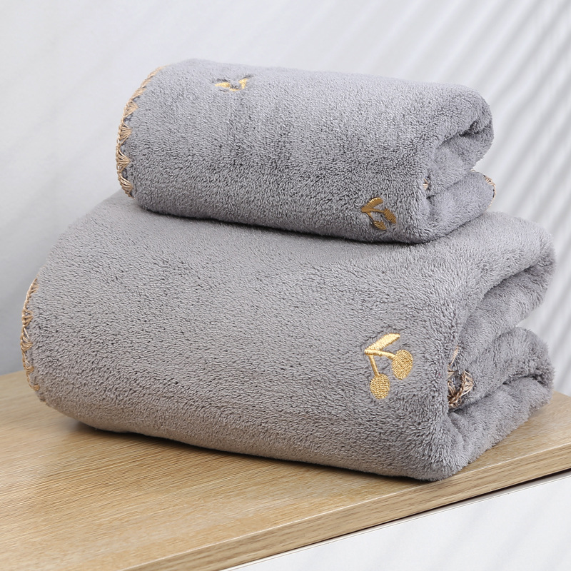 child and mother covers bear embroidery pattern beach towel high density coral fleece towels two-piece set cross-border wholesale Application Scenario