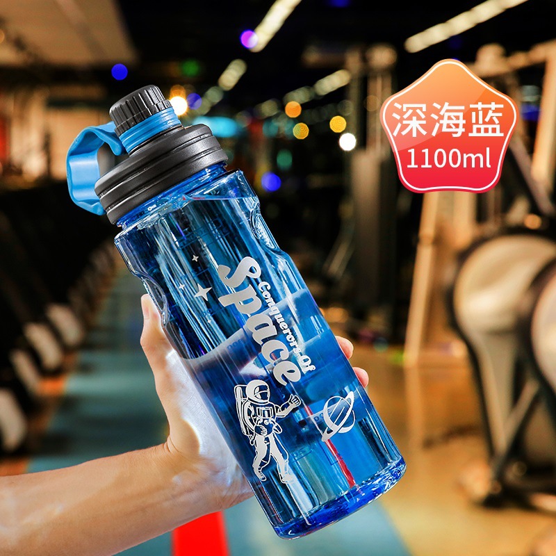 large capacity plastic water cup men's portable outdoor sports fitness bottle water bottle large size space bottle Application Scenario
