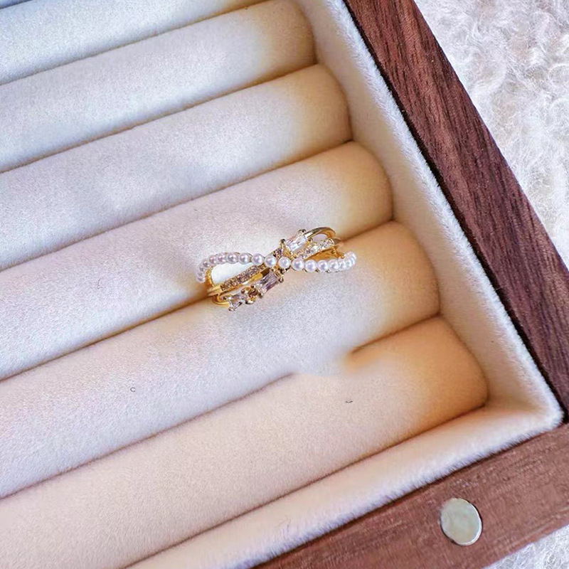 glacier mint super white fritillary enamel blue ring female special-interest design index finger ring light luxury high-grade ring Application Scenario