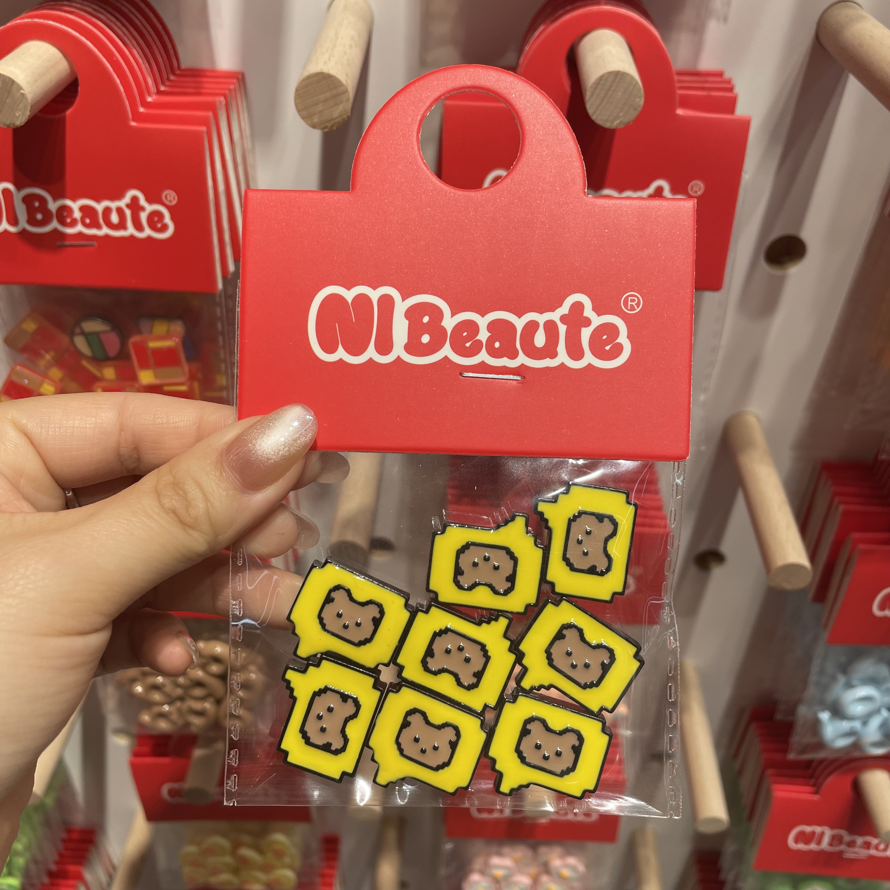 NIBeaute黑框像素小熊～创意潮流玩具DIY套装详情5