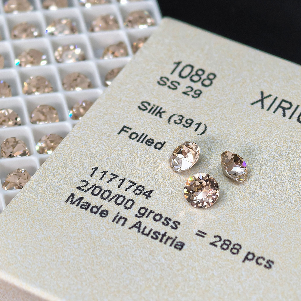 6mm shijia flash chinese stud earrings medical titanium steel sleeping no need to take off ear bone stud flat spiral ear ear bone pin earrings Application Scenario