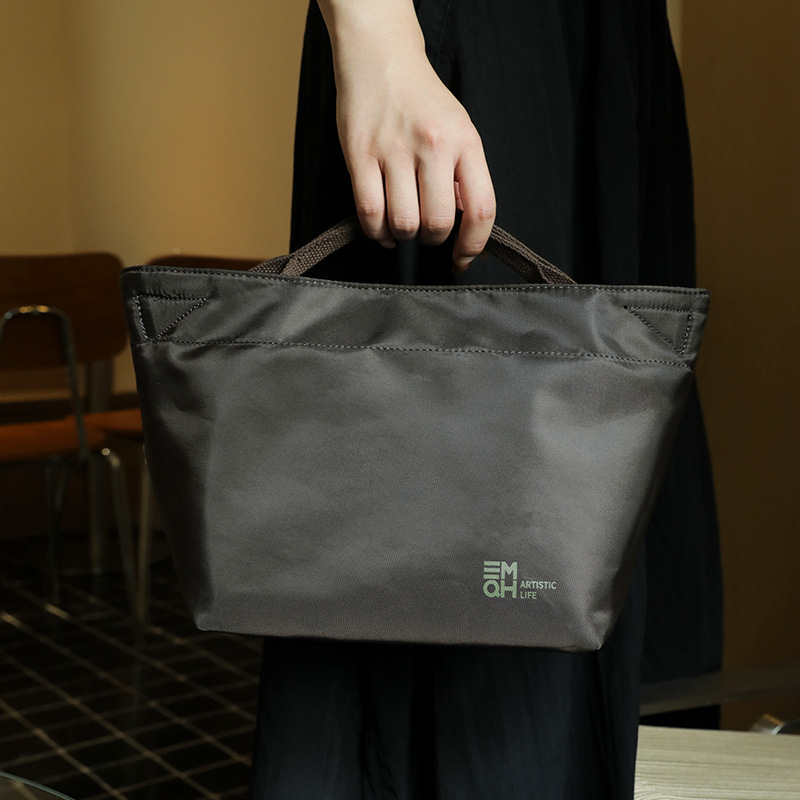 2025 new insulated lunch bag hand carrying large capacity good-looking office worker portable tote student lunch box bag full figure