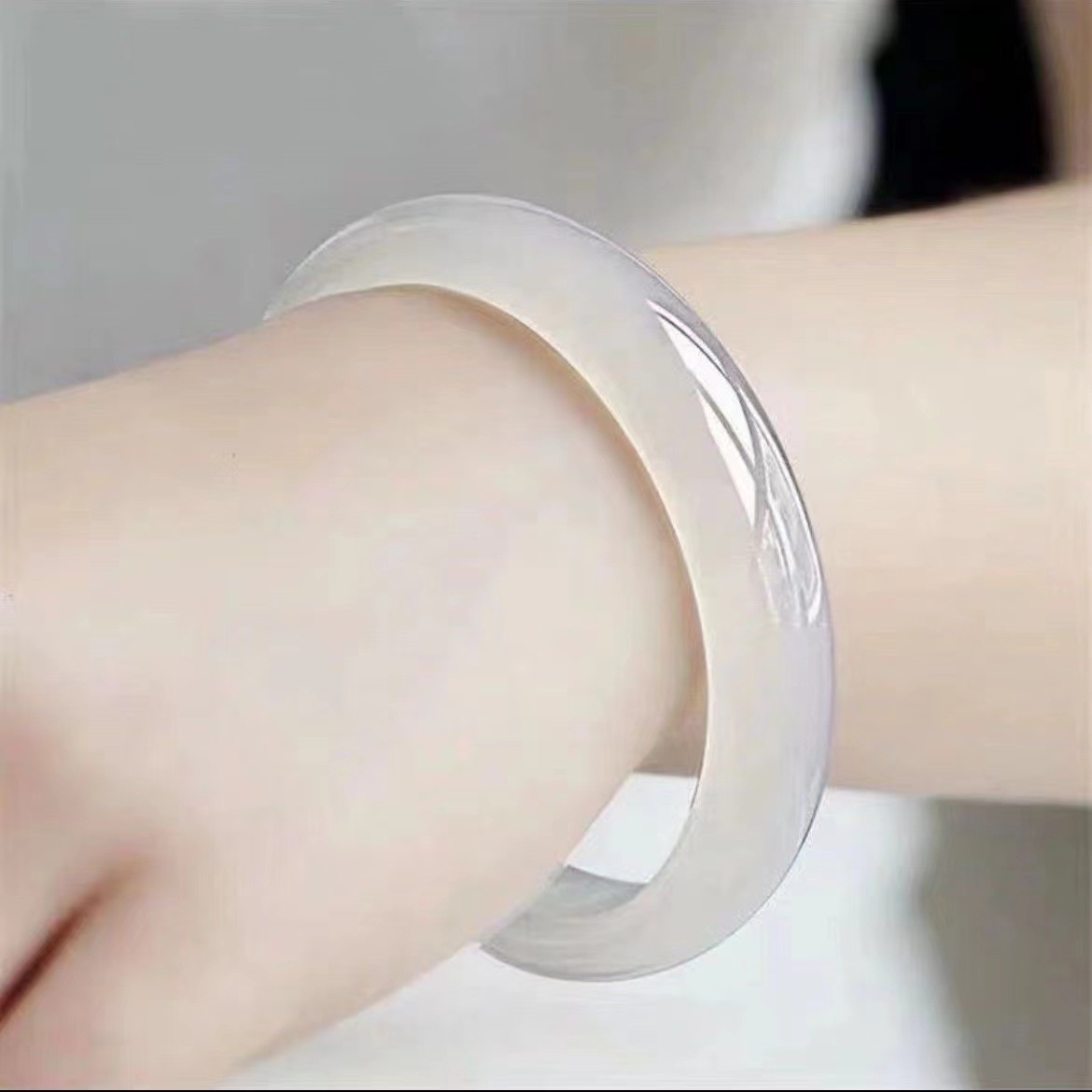 natural icy high ice agate bracelet white moonlight bracelet women's jade chalcedony lychee jelly bracelet jade bracelet ice transparent Specification drawing