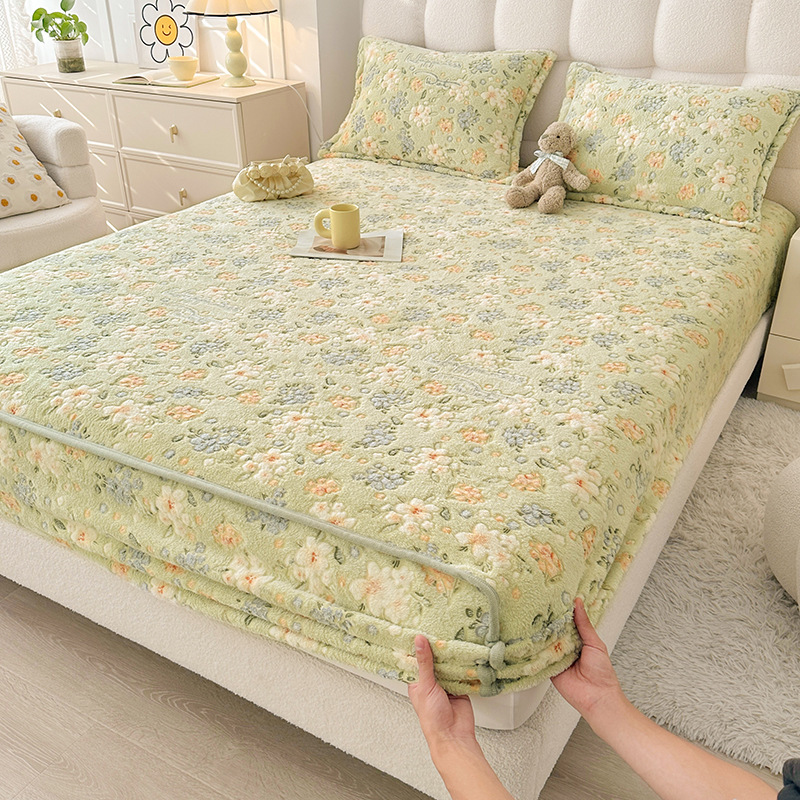 autumn and winter new winter fleece-lined thickened milk fiber three-piece bed sheet set milk fiber bedspread coral fleece bed sheet single piece Item Picture