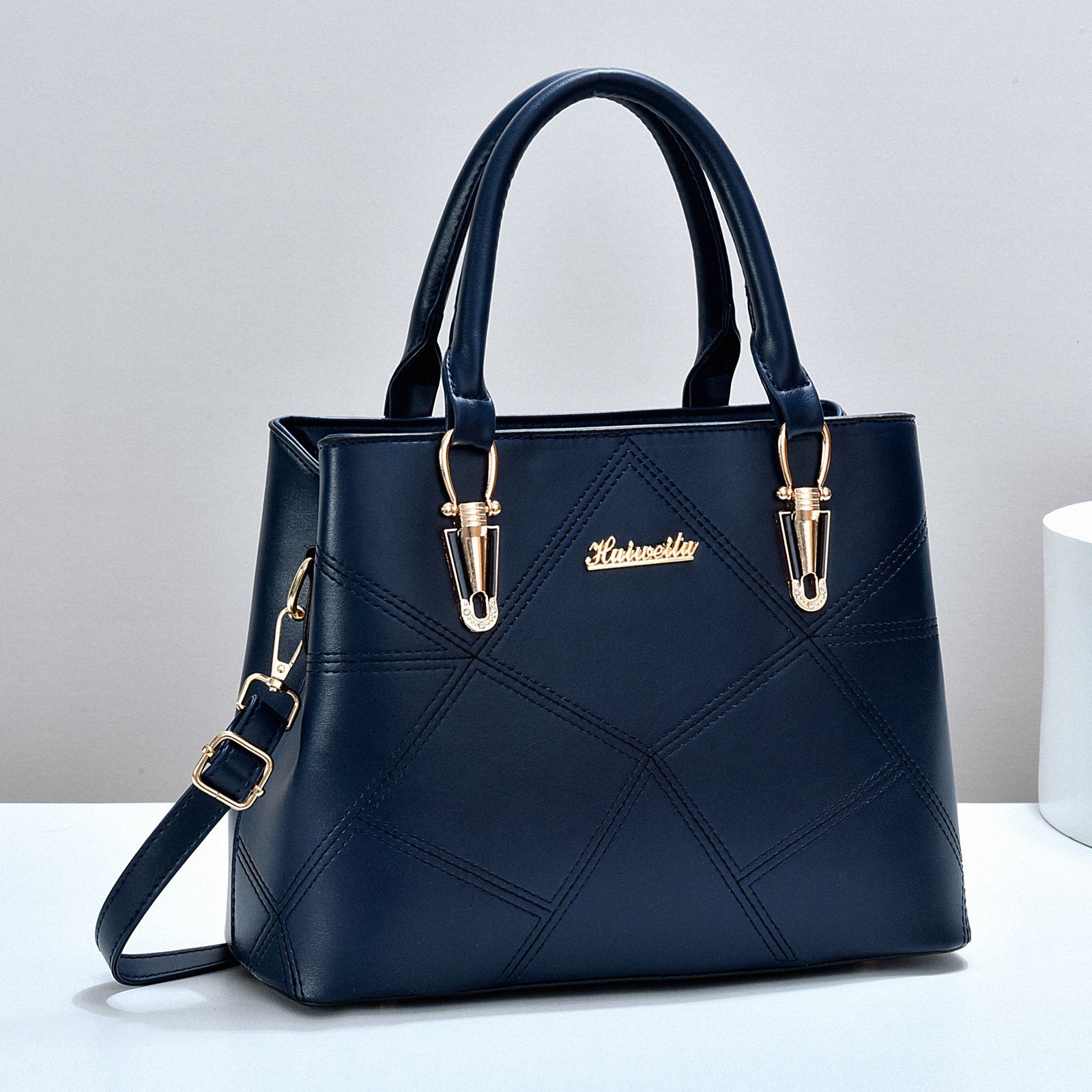 large capacity handbag handbag classic women's bag shoulder messenger bag fashion high sense bag bags details Picture