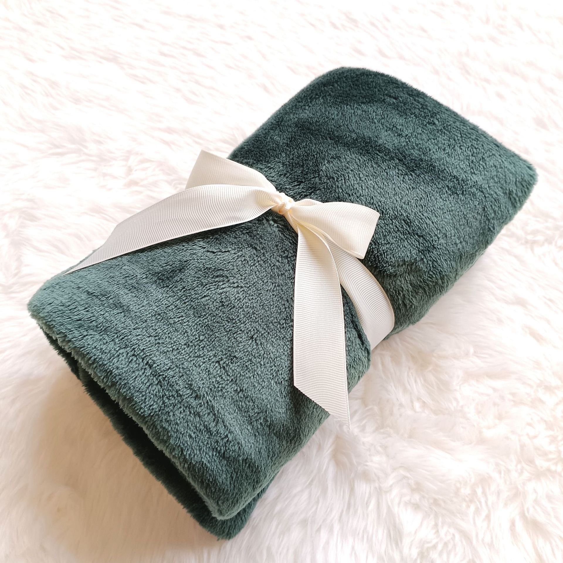 milk fiber coral fleece flannel knee blanket baby blanket pet blanket office blanket Application Scenario