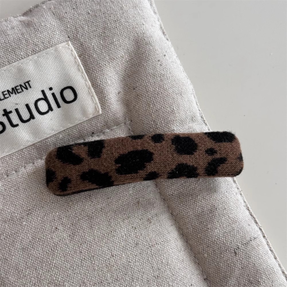 autumn and winter velvet leopard print hair grip female 2024 new high sense large shark clip temperament hair clip headdress full figure