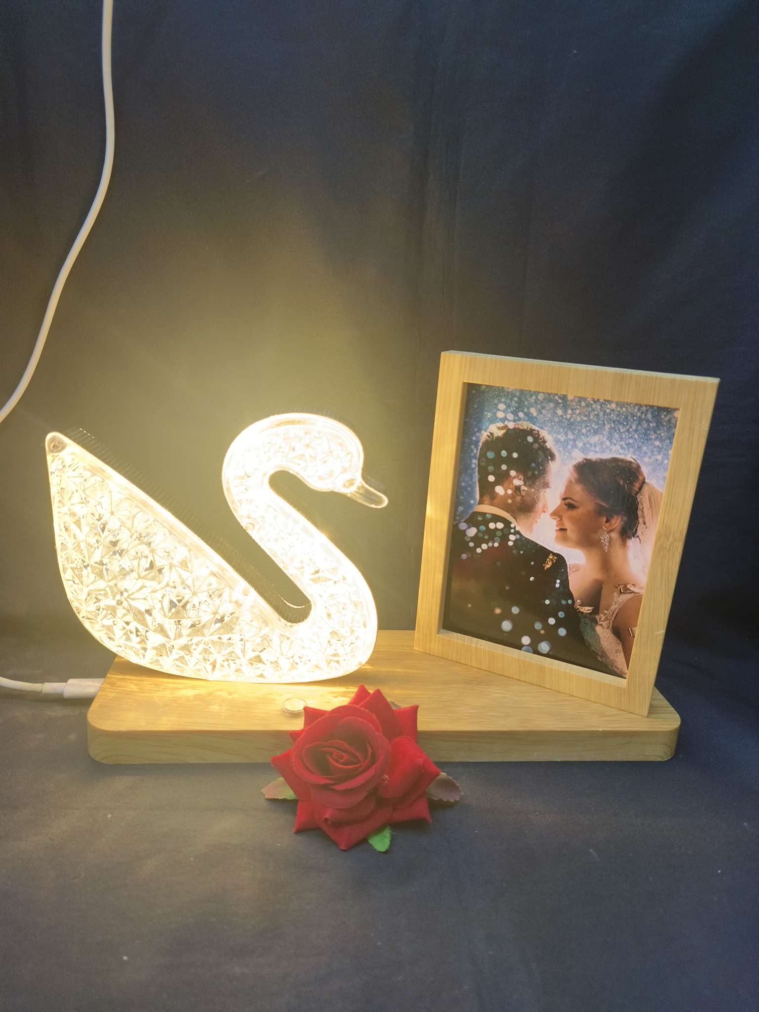 Photo frames with lights, density board photo frames, table lamp photo frames, processed photo frames, customized photo frames, photo frames, mirrors, plastic photo frames, touch screen switches in the photo frame factory, high-quality photo frames detail image 3