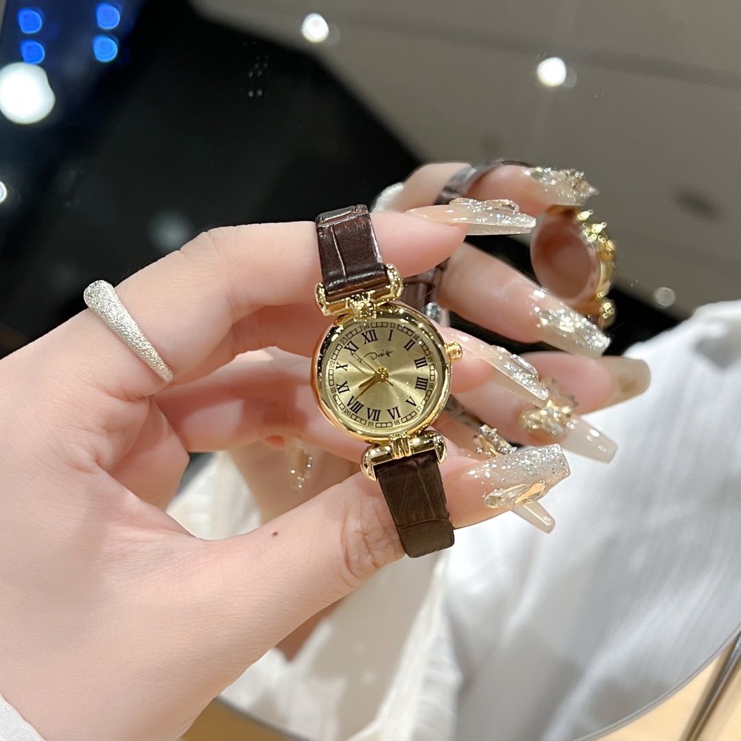 niche retro women's watch simple casual belt exquisite waterproof student watch french style middle ancient small dial watch women Application Scenario