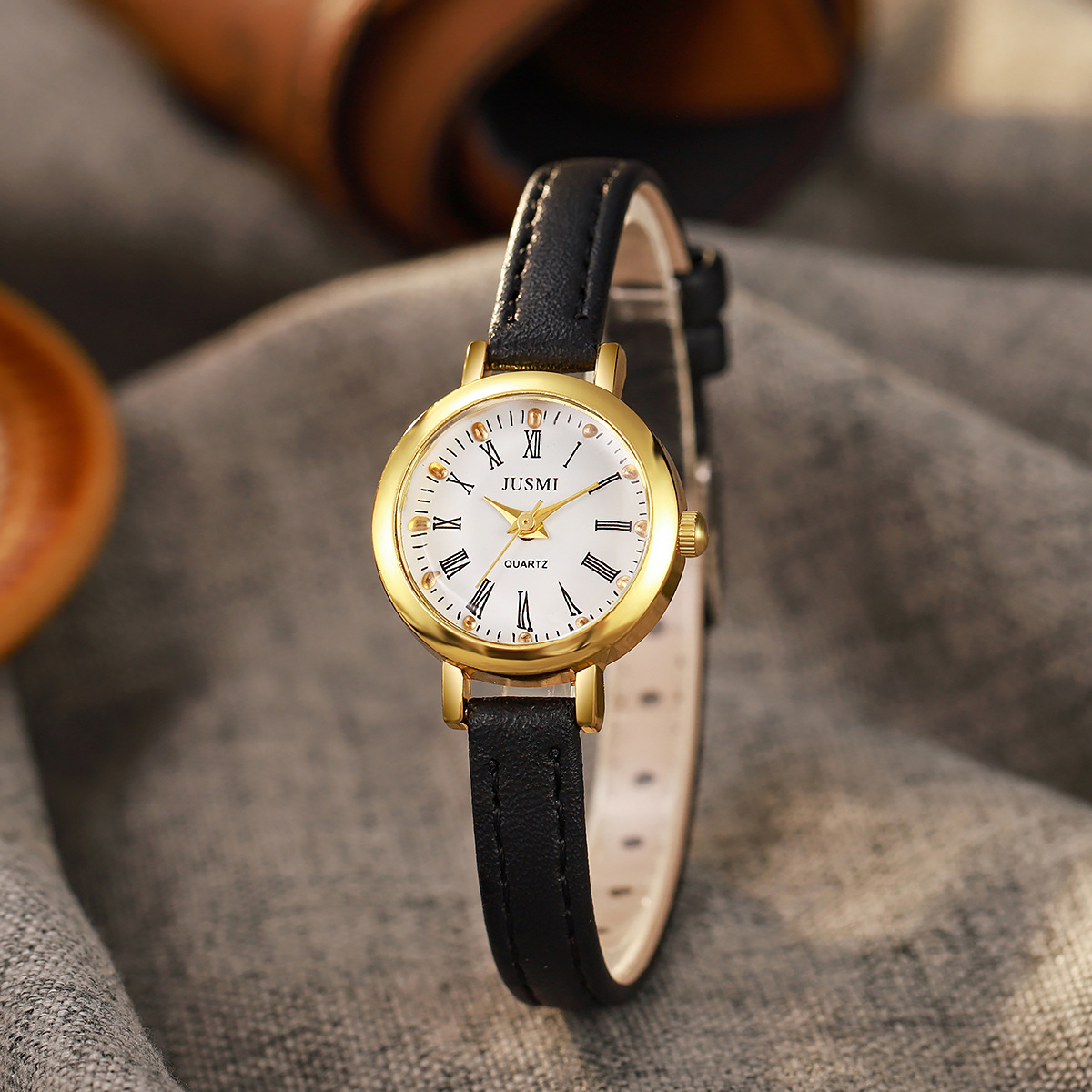 new women's watch elegance retro roman blue needle scale design simple fashion square wrist watch quartz watch Application Scenario