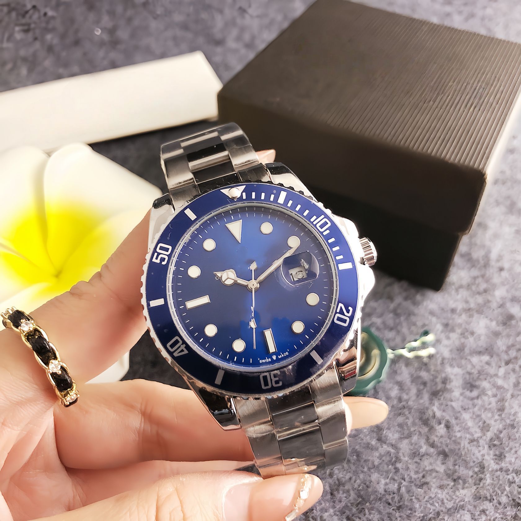 green sports men's watches waterproof luminous quartz watch stainless steel belt luminous calendar diving watch for men full figure