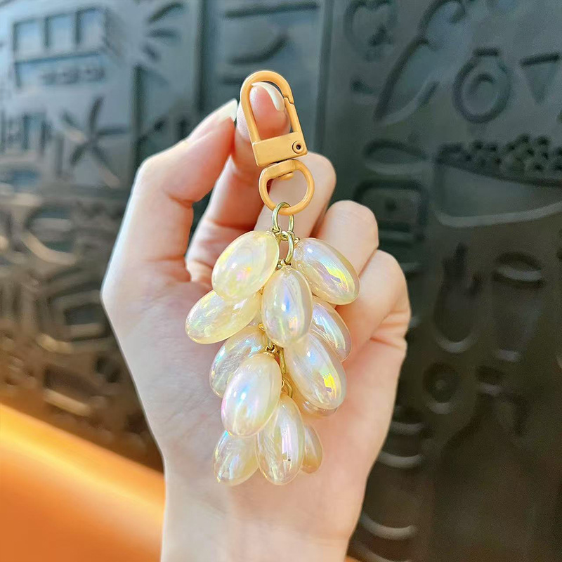 creative crystal grape keychain women's exquisite lovely bag pendant car key chain crane machines small gift wholesale Item Picture