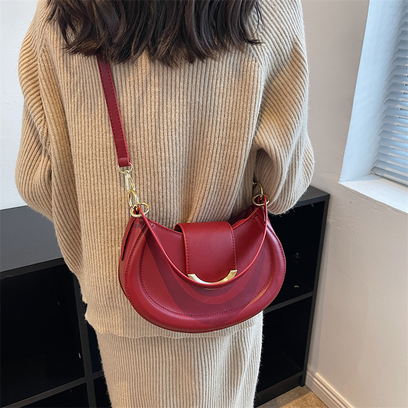 fashionable korean style niche underarm bag 2025 new simple hand shoulder bag all-matching graceful crossbody commuter ladies Item Picture