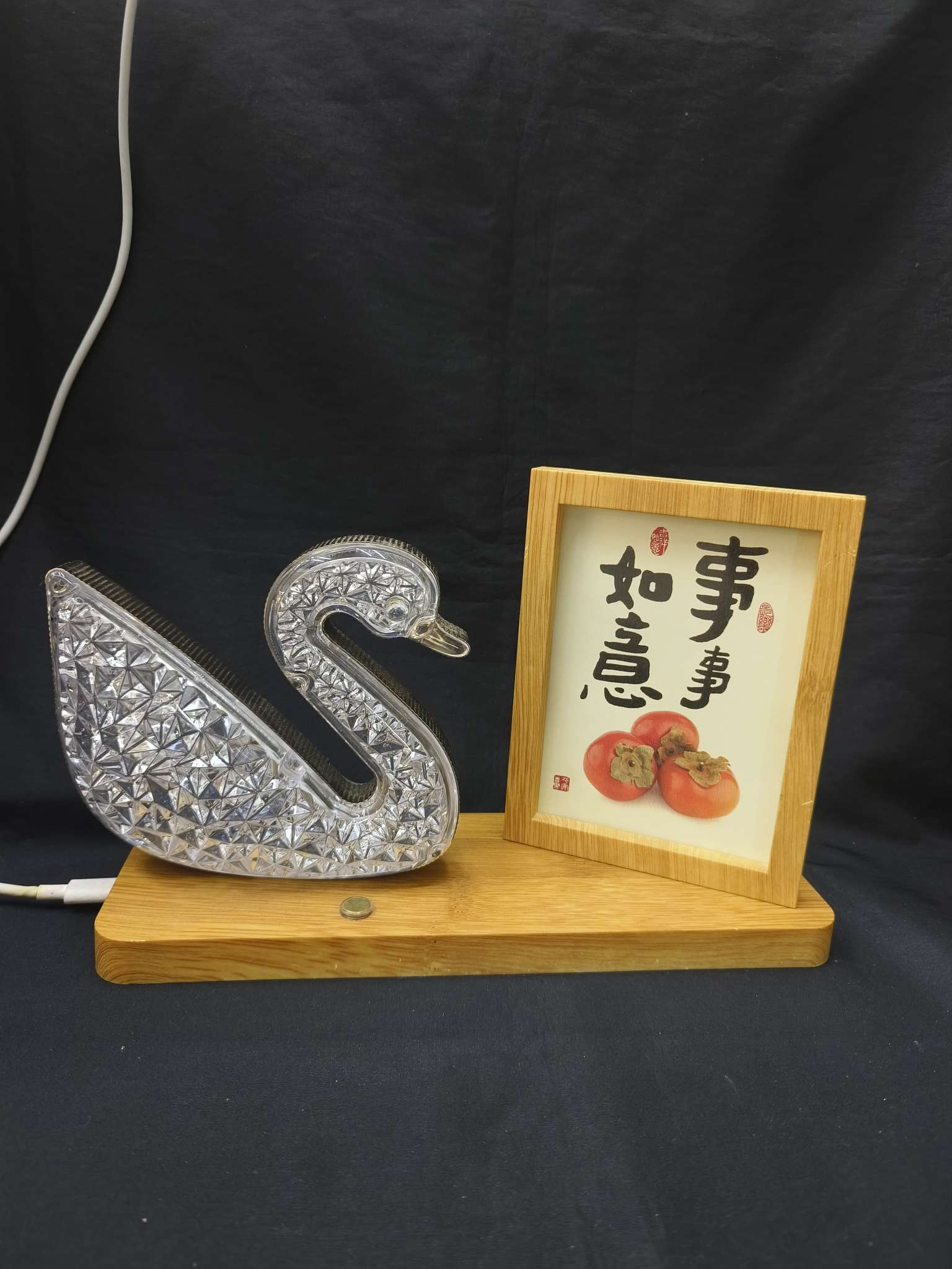 Photo frames with lights, density board photo frames, table lamp photo frames, processed photo frames, customized photo frames, photo frames, mirrors, plastic photo frames, touch screen switches in the photo frame factory, high-quality photo frames detail image 2