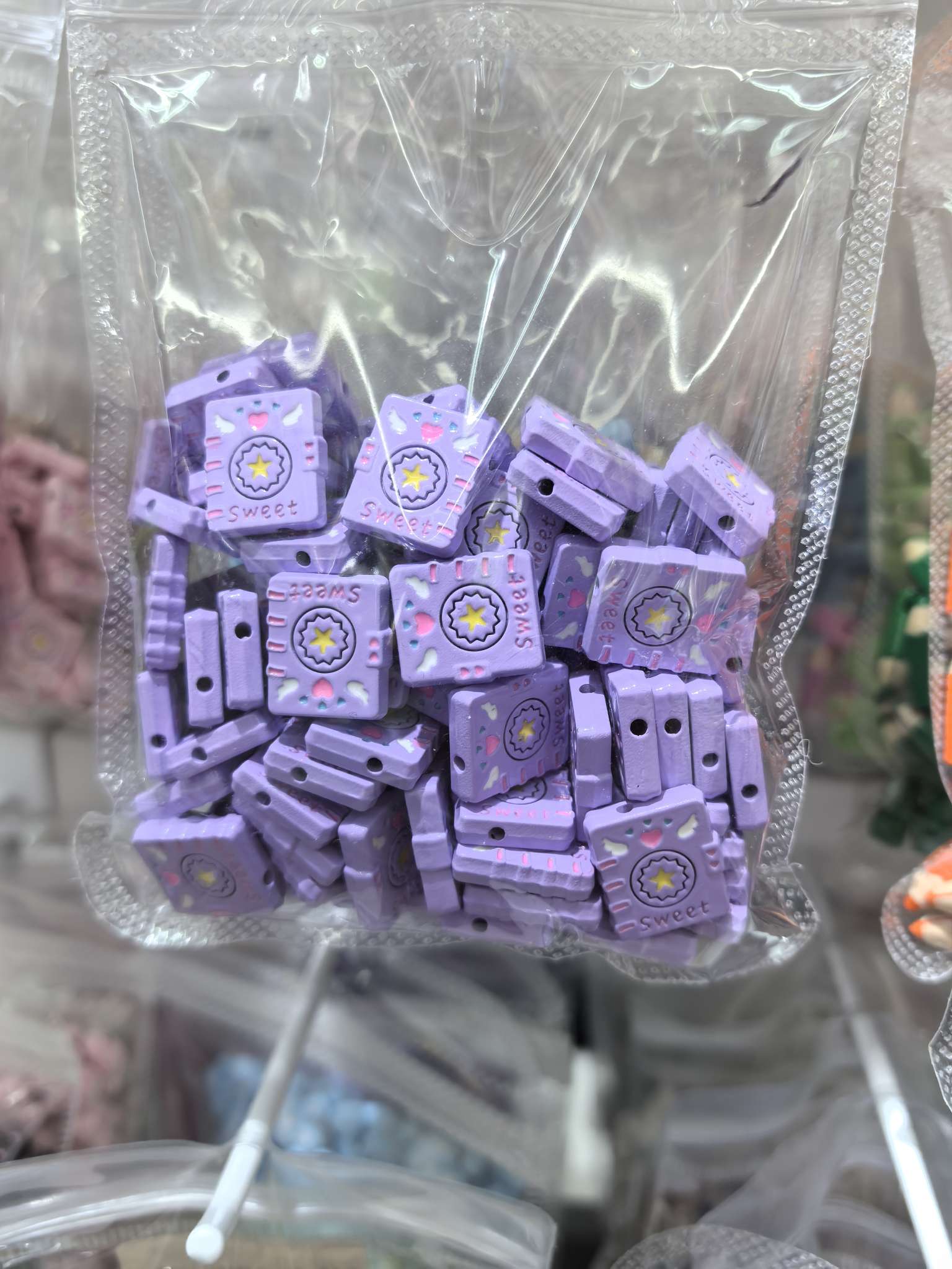 A wide selection of fashionable accessories and accessories in various colors and combinations. Accessories and decorative items are carefully selected